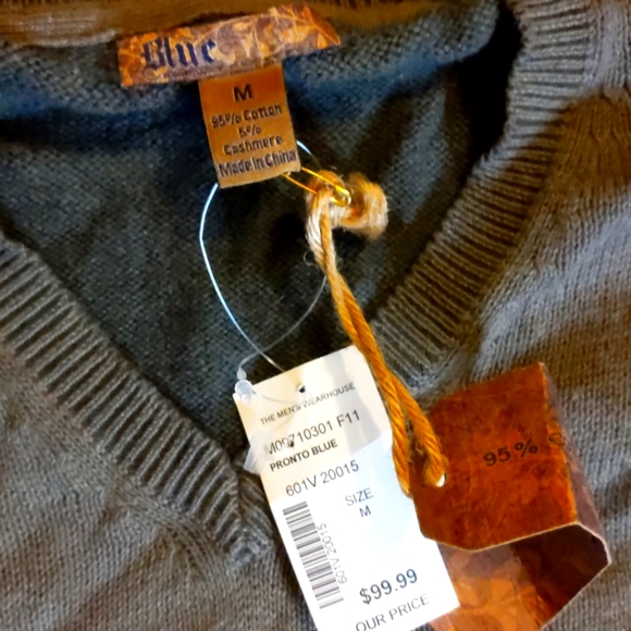 V neck sweater - Picture 2 of 4